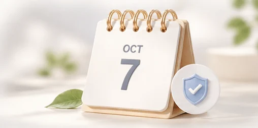10월 7일이 표시된 탁상 달력과 방패 모양 확인 표시